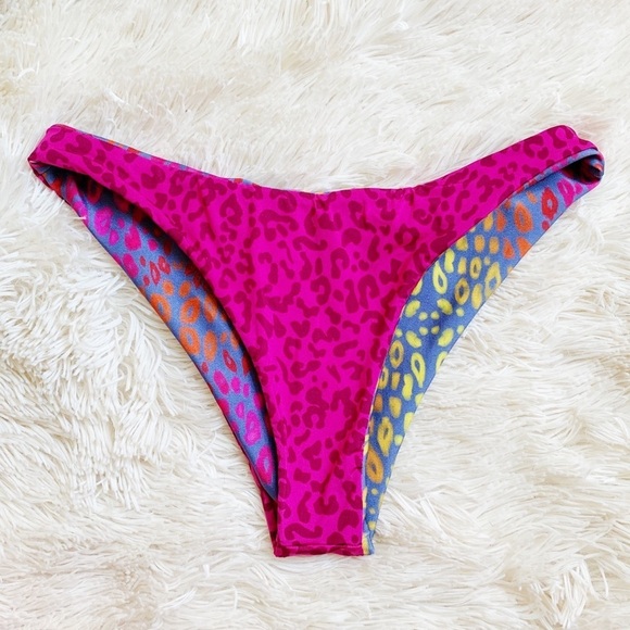 NEW Beach Bunny Reversible Leopard Print Cheeky Bikini Bottom Pink - Picture 1 of 4